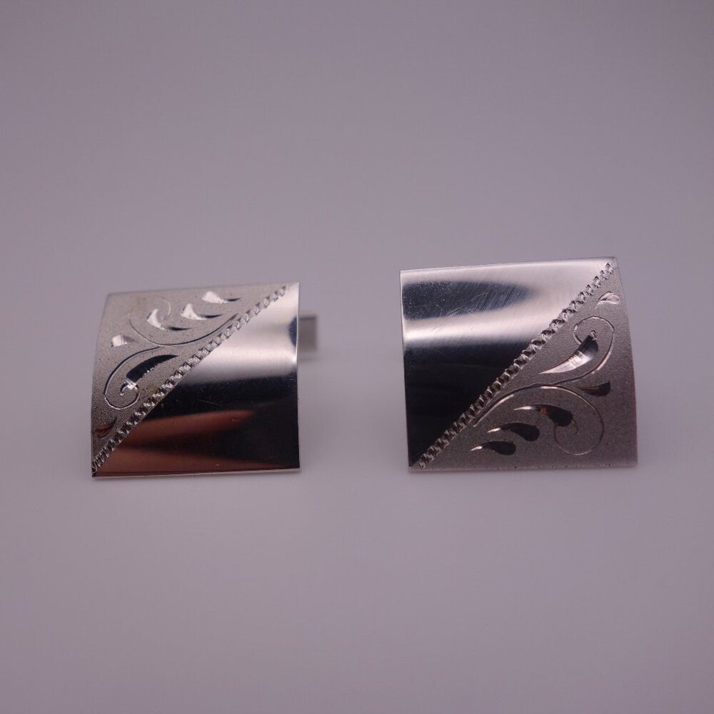 Silver Color Cuff Links with Pattern - Picture 2 of 14
